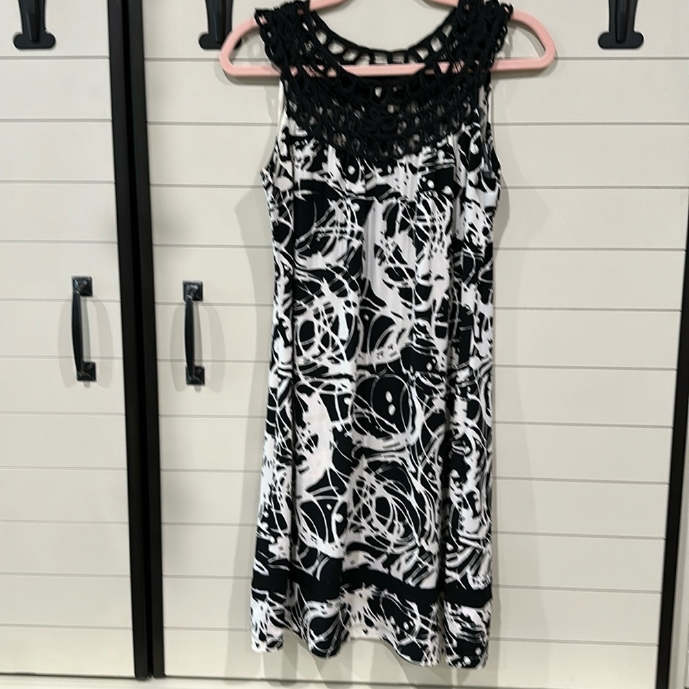 EUC Enfocus sleeveless dress. Gorgeous detailing at the top.